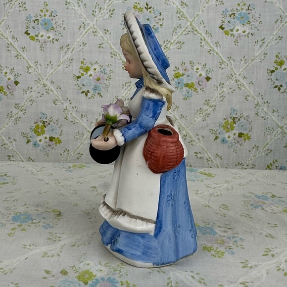 🧵 Adorable Vintage Thread & Scissor Holder Figurine 🪡 - Picture 3 of 8